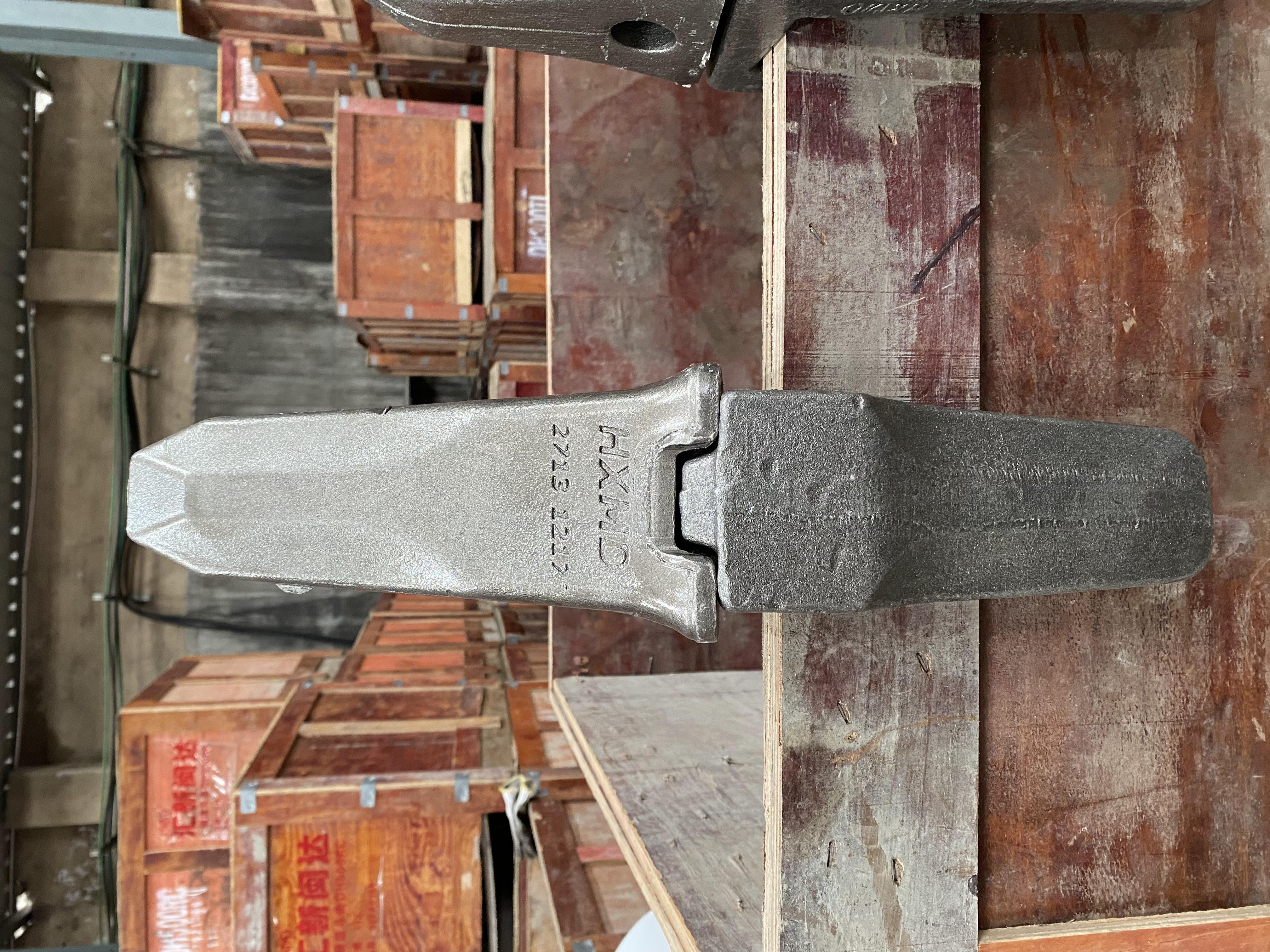 Poco conocimiento sobre los dientes y el adaptador del cucharón de la excavadora.