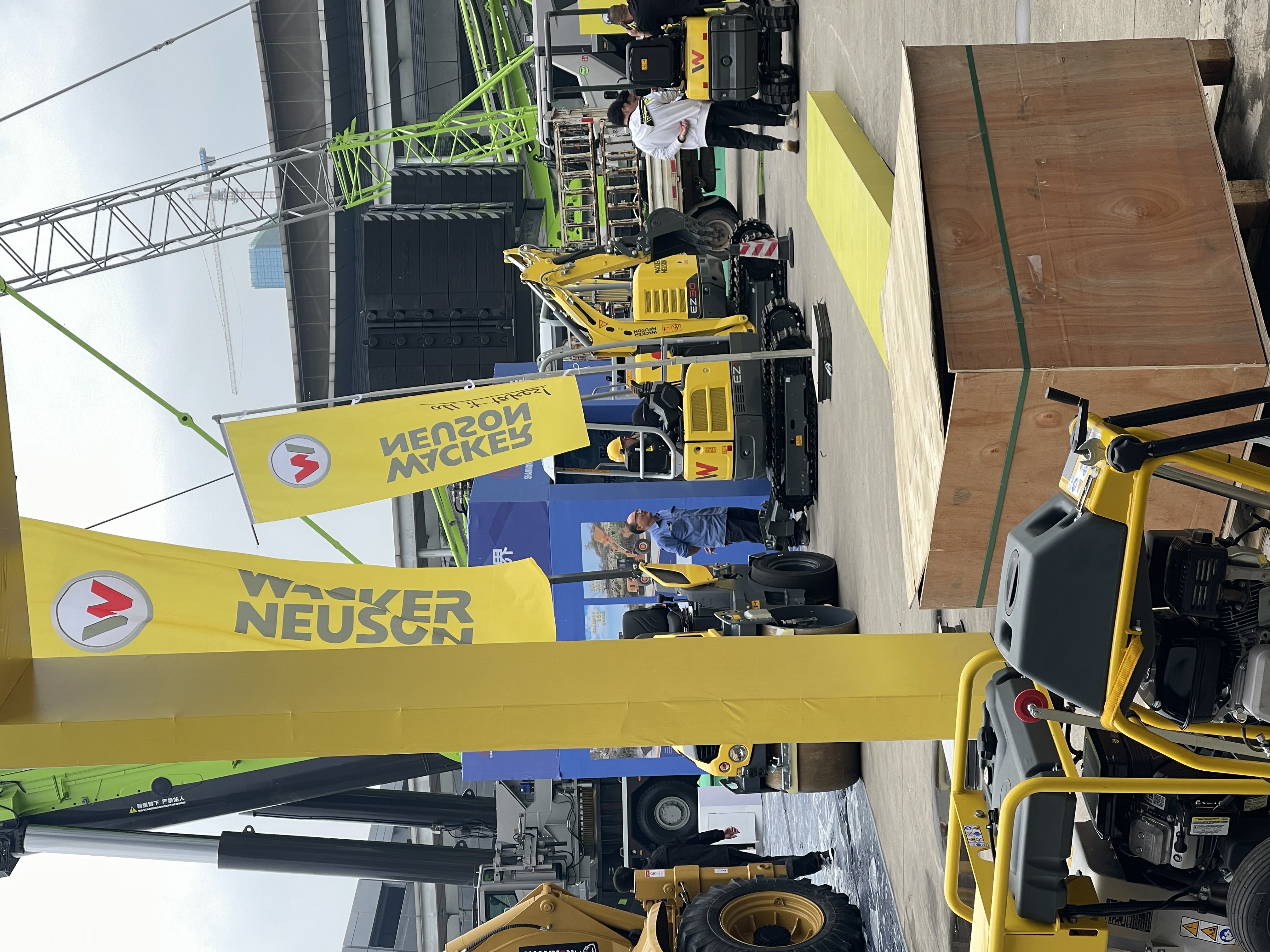 Dientes de cangilones forjados en oro (2)